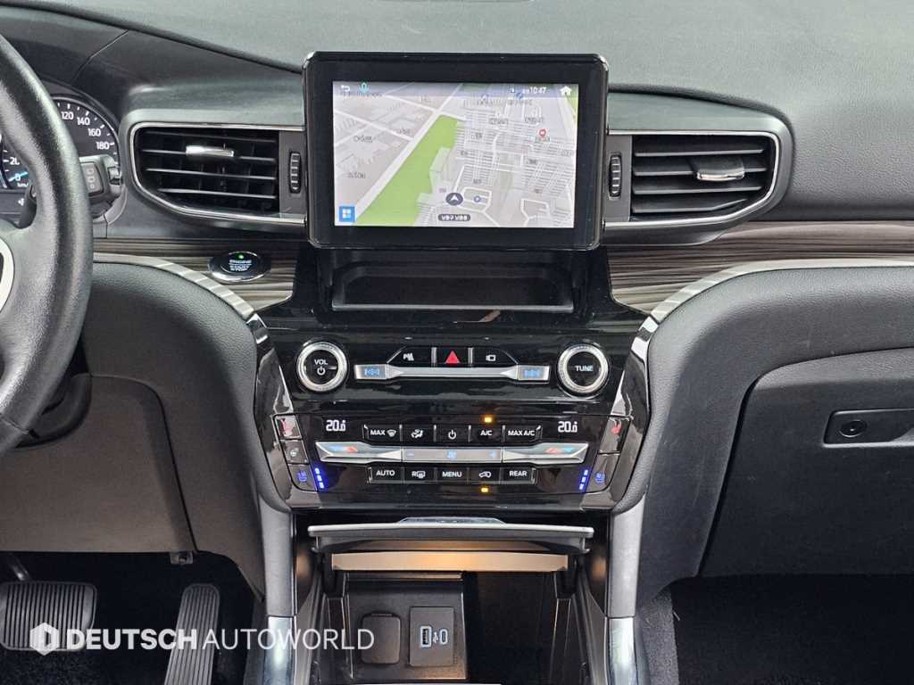 Ford Explorer — photo 13