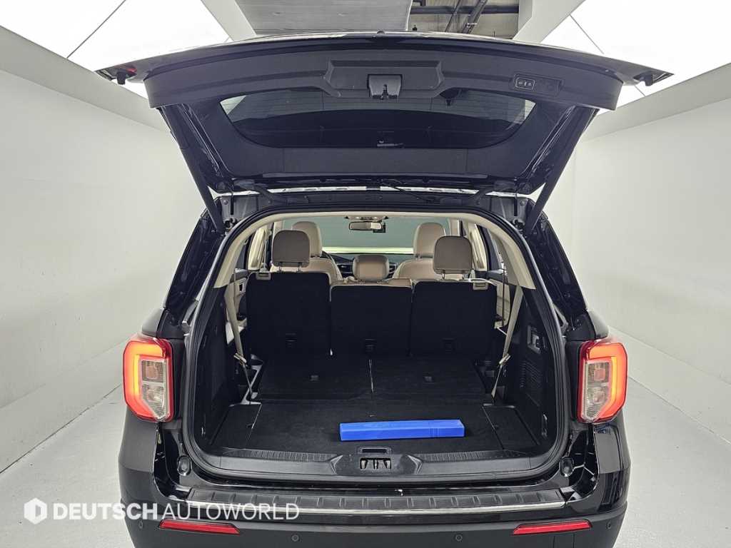 Ford Explorer — photo 18
