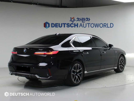 BMW 7-Series — photo 02