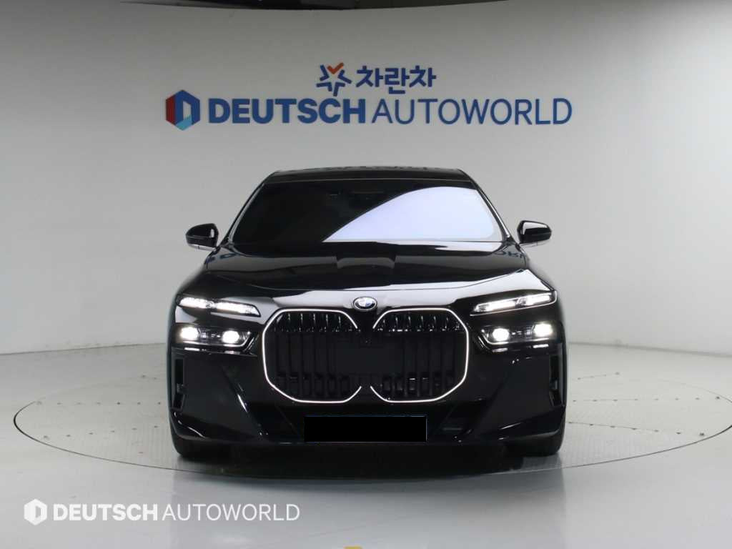 BMW 7-Series — photo 03