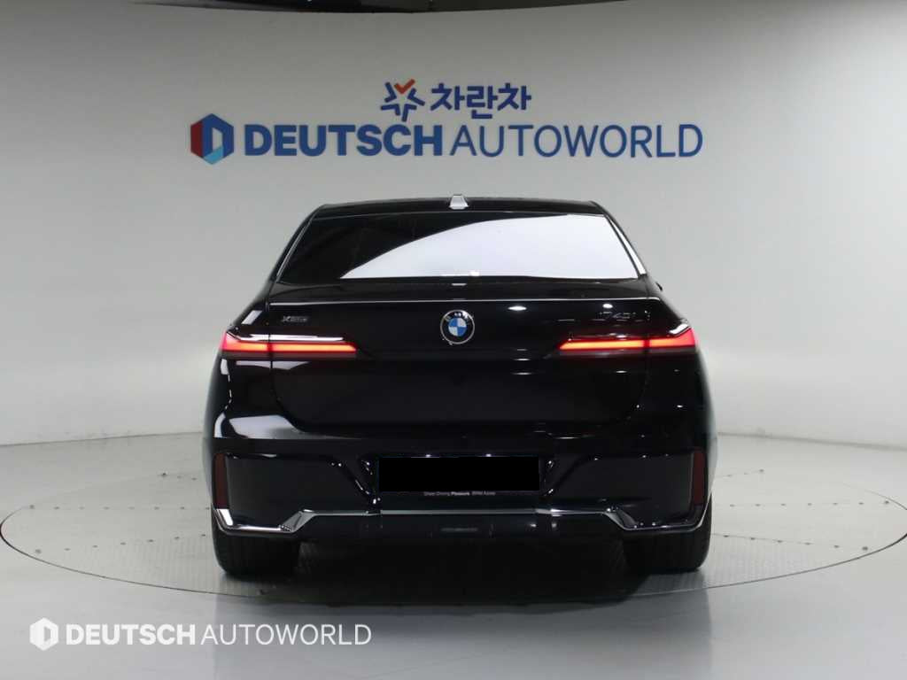 BMW 7-Series — photo 04