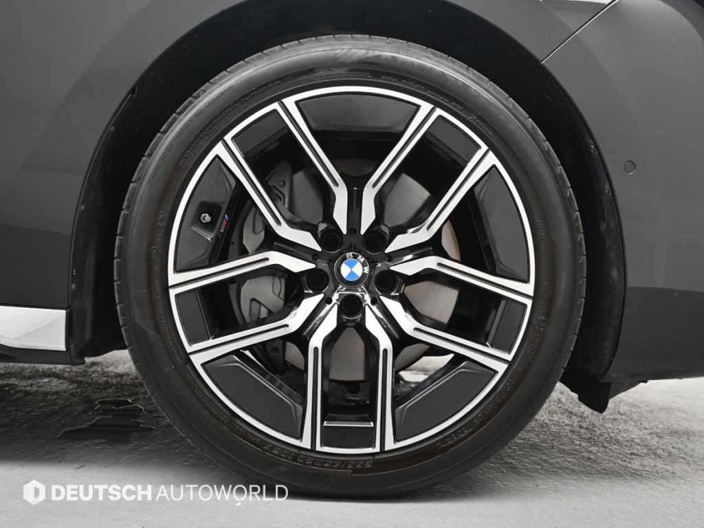 BMW 7-Series — photo 05
