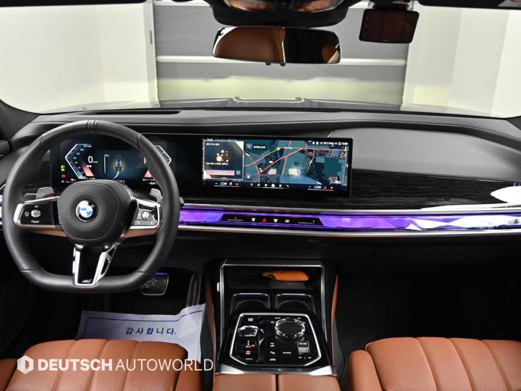 BMW 7-Series — photo 07