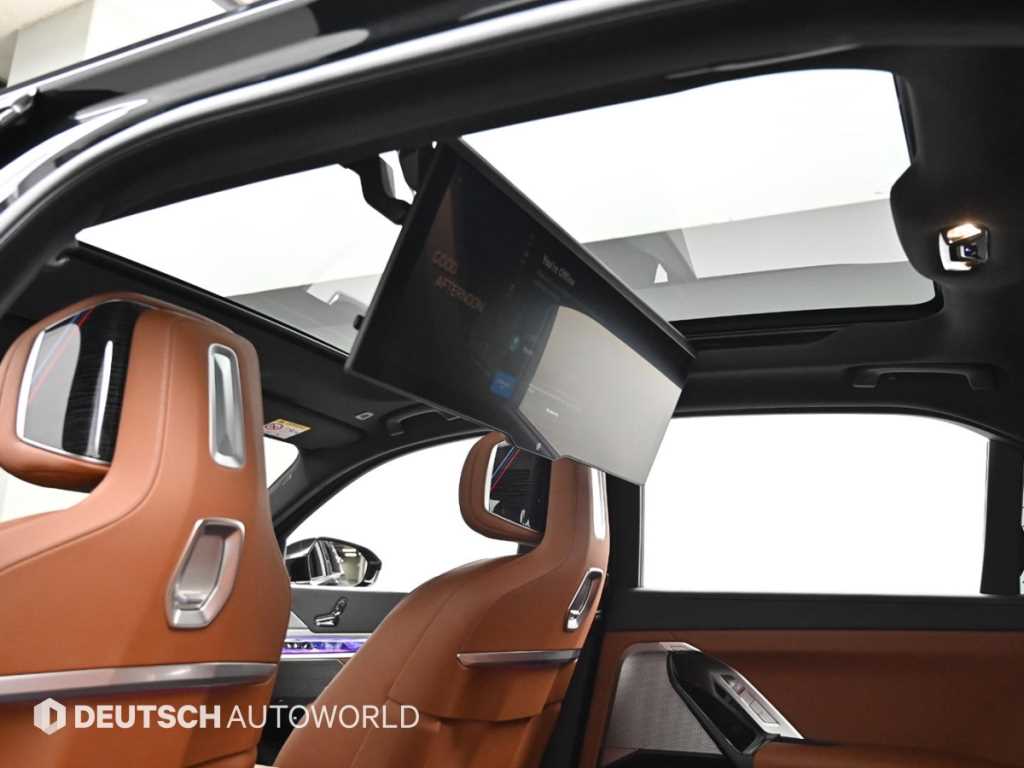 BMW 7-Series — photo 18