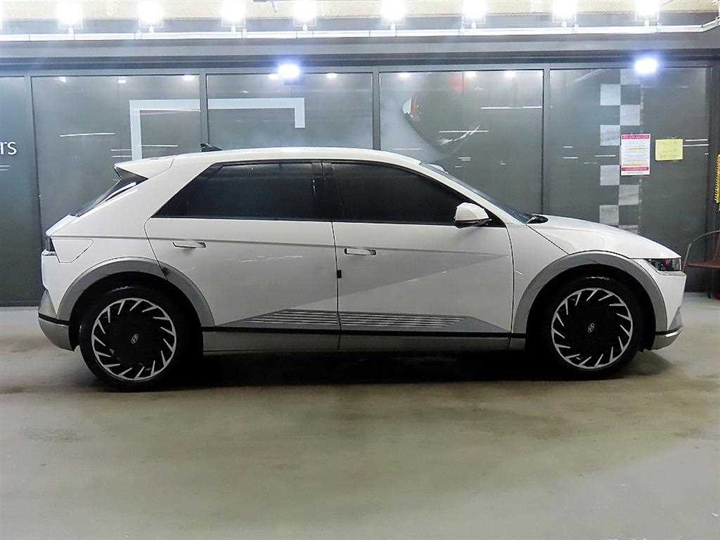 Hyundai Ioniq5 — photo 03