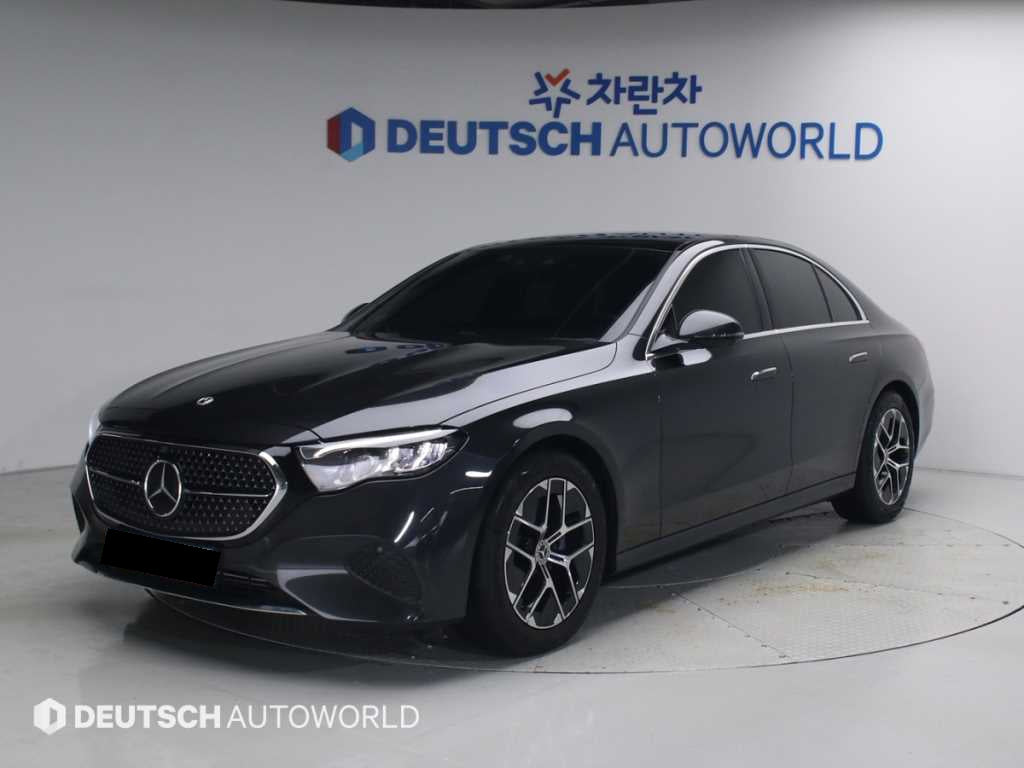Mercedes-Benz E-Class — photo 01