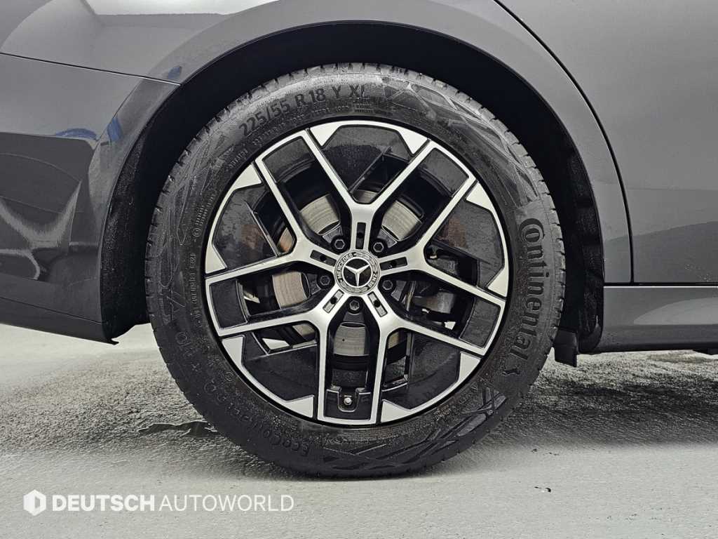 Mercedes-Benz E-Class — photo 05