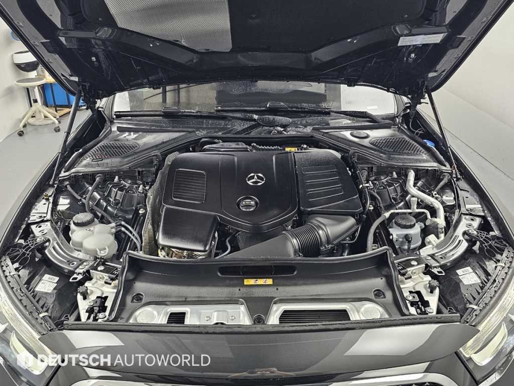 Mercedes-Benz E-Class — photo 06