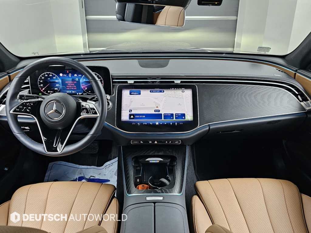 Mercedes-Benz E-Class — photo 07
