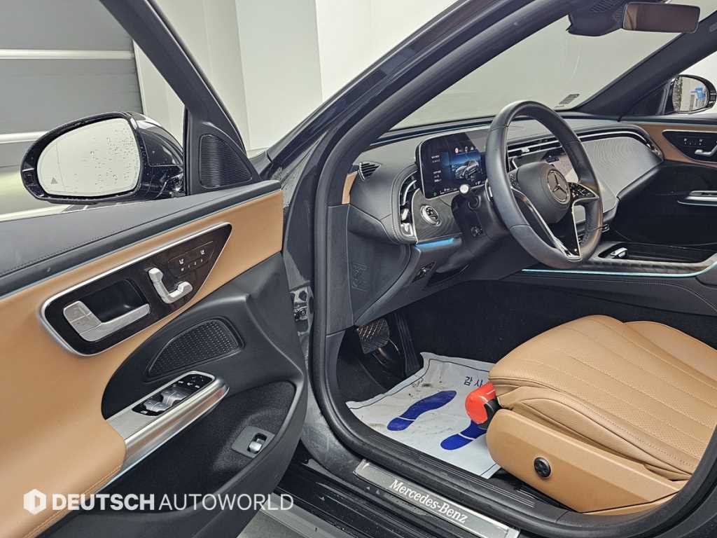 Mercedes-Benz E-Class — photo 11