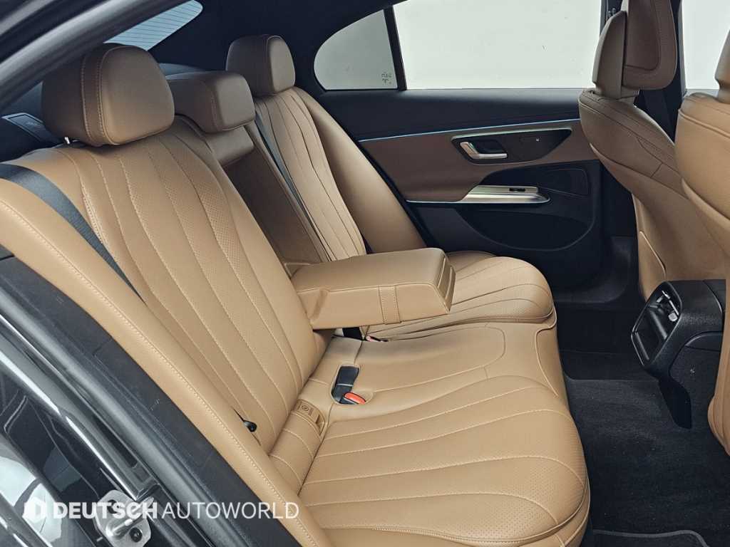 Mercedes-Benz E-Class — photo 12