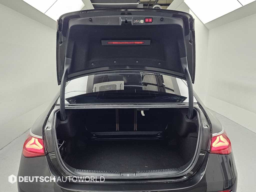 Mercedes-Benz E-Class — photo 19