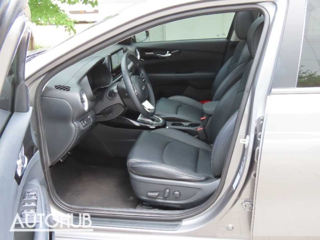 Kia K3 — photo 14