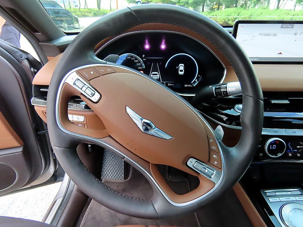 Genesis G80 — photo 08