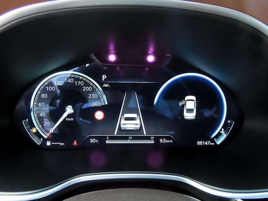 Genesis G80 — photo 09