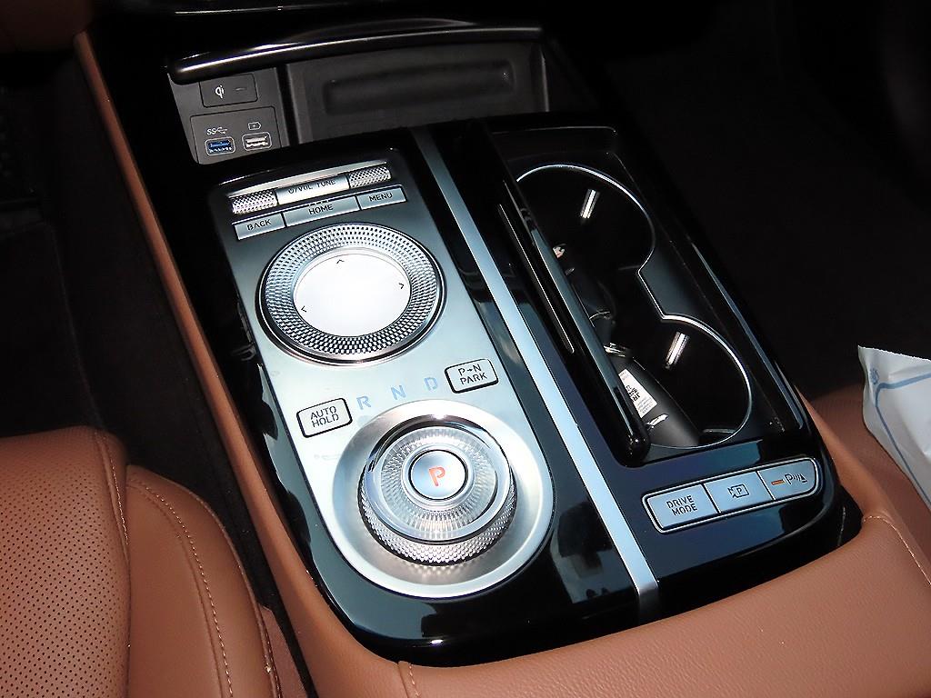 Genesis G80 — photo 11