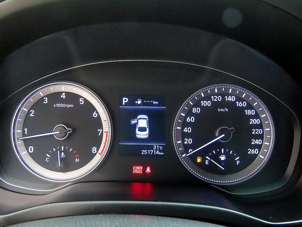 Hyundai Grandeur — photo 09