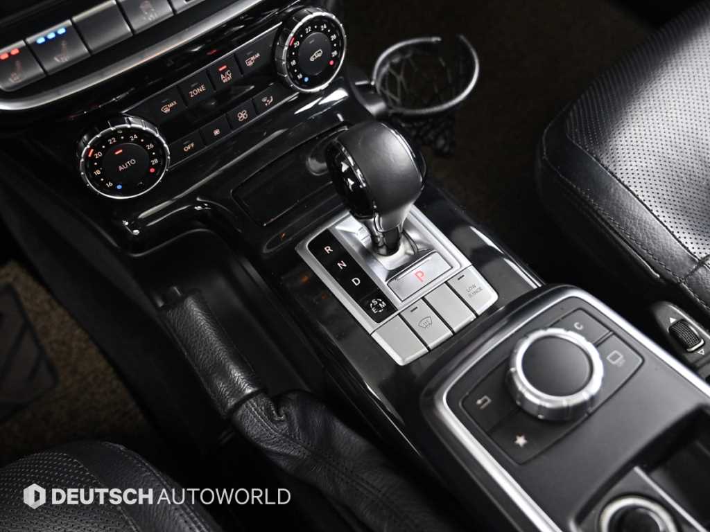 Mercedes-Benz G-Class — photo 09