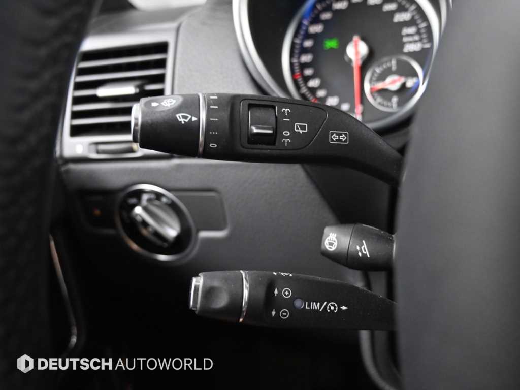 Mercedes-Benz G-Class — photo 17