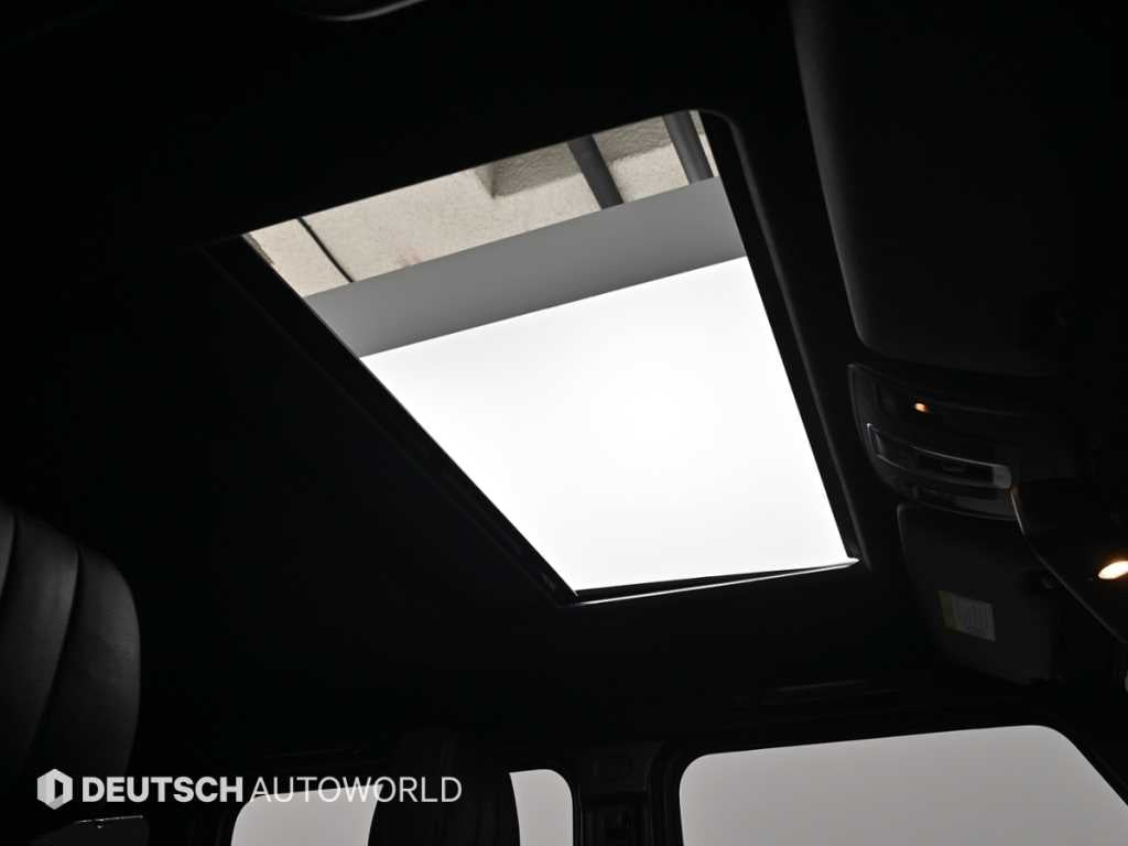 Mercedes-Benz G-Class — photo 18