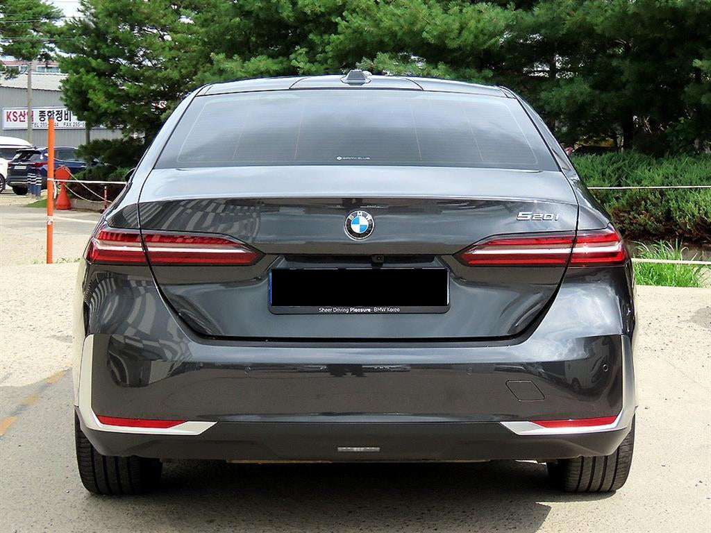 BMW 5-Series — photo 04