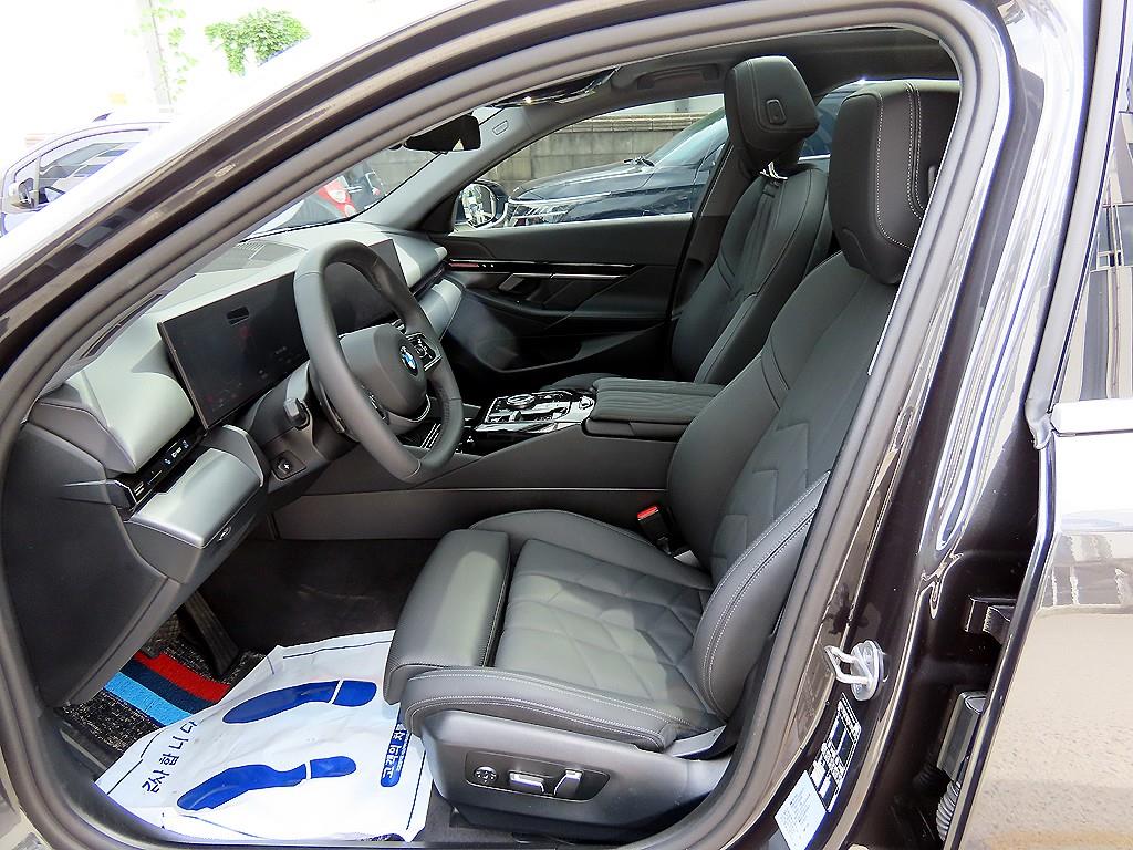 BMW 5-Series — photo 05