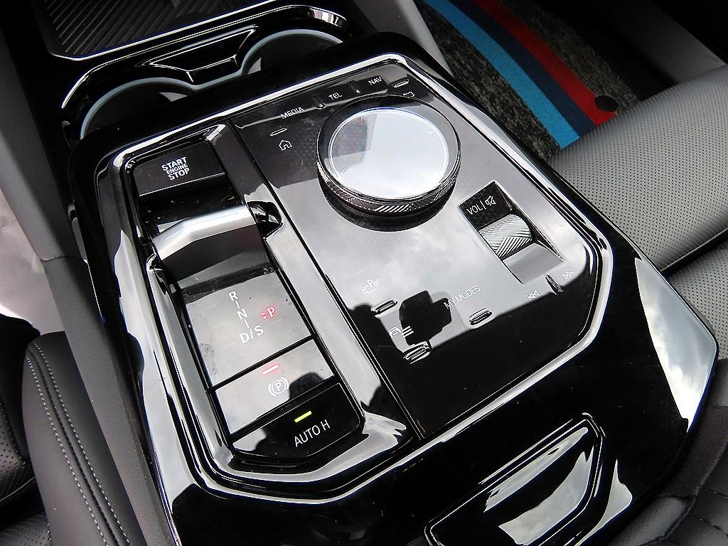 BMW 5-Series — photo 11
