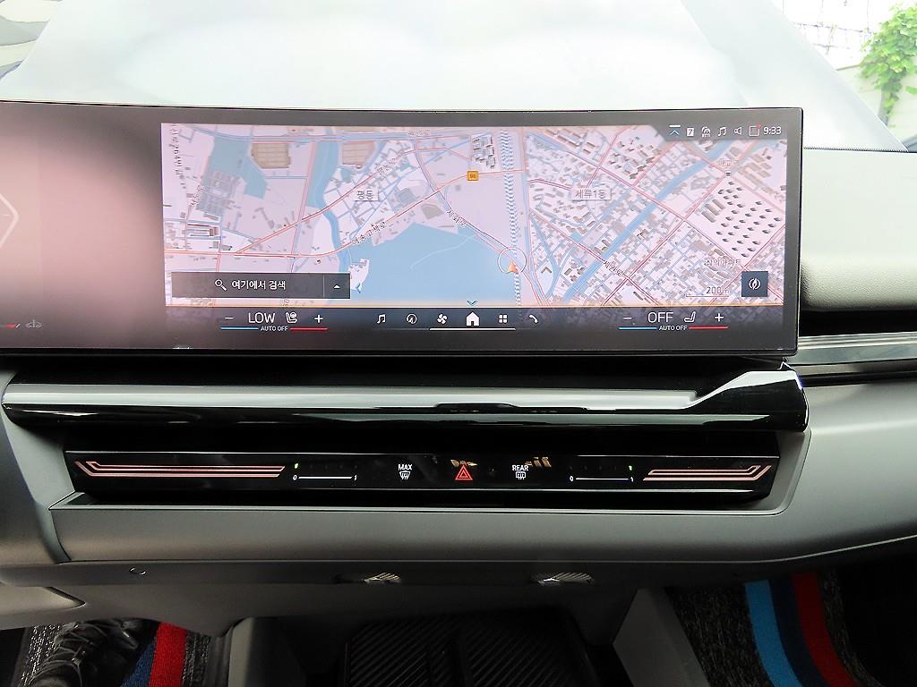 BMW 5-Series — photo 13