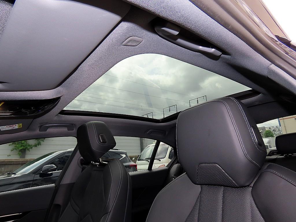 BMW 5-Series — photo 17