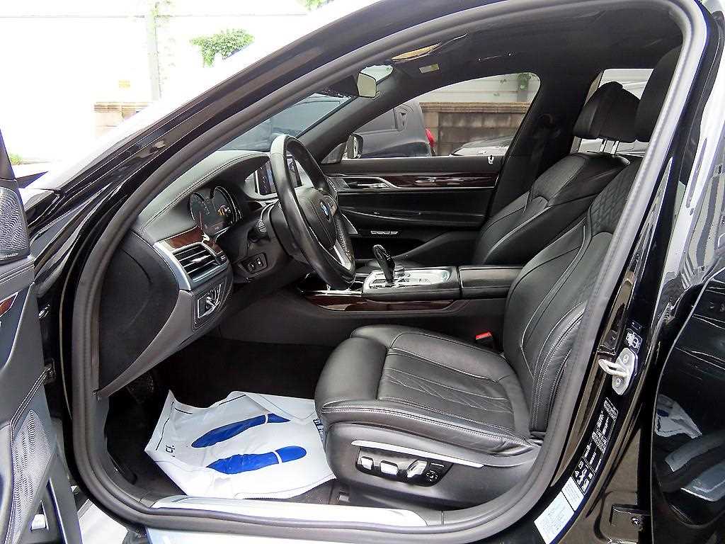 BMW 7-Series — photo 05