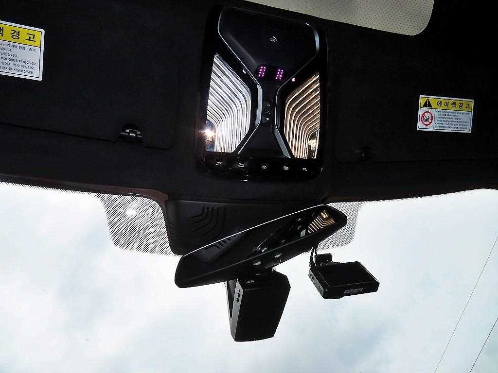 BMW 7-Series — photo 16