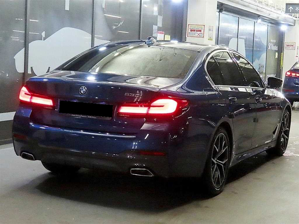 BMW 5-Series — photo 04