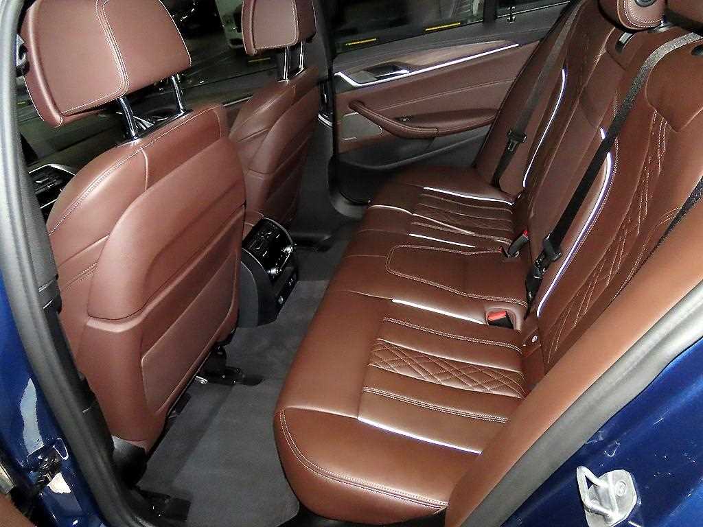 BMW 5-Series — photo 07