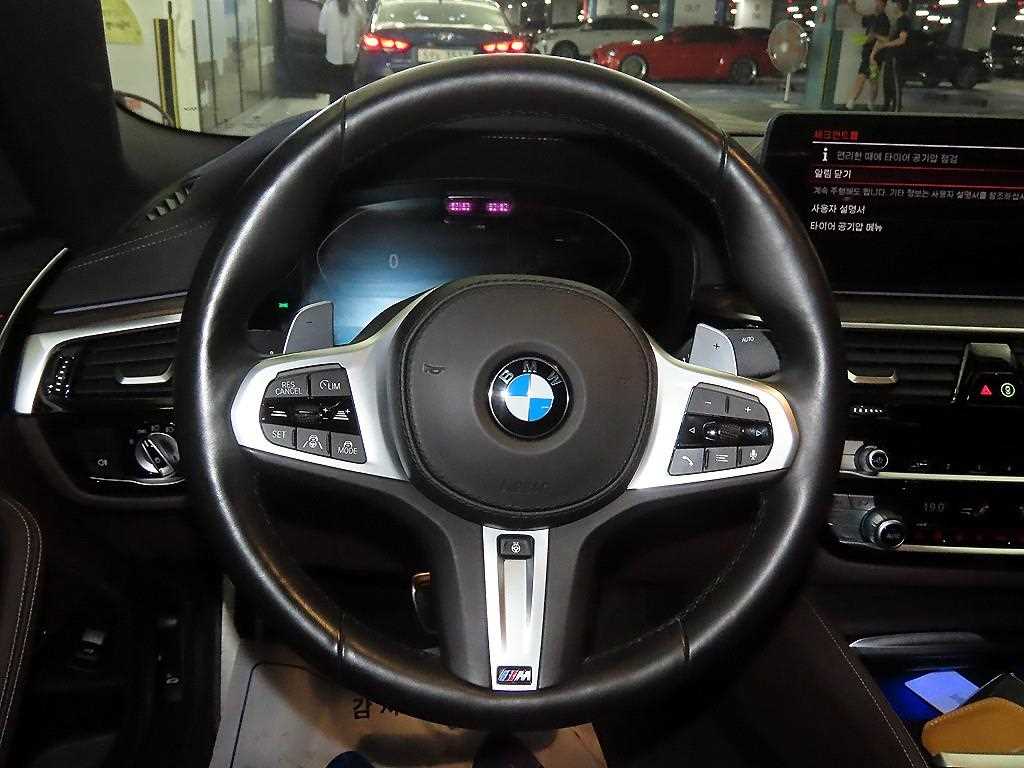 BMW 5-Series — photo 08