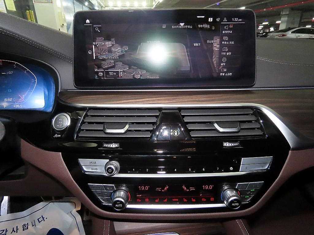 BMW 5-Series — photo 11