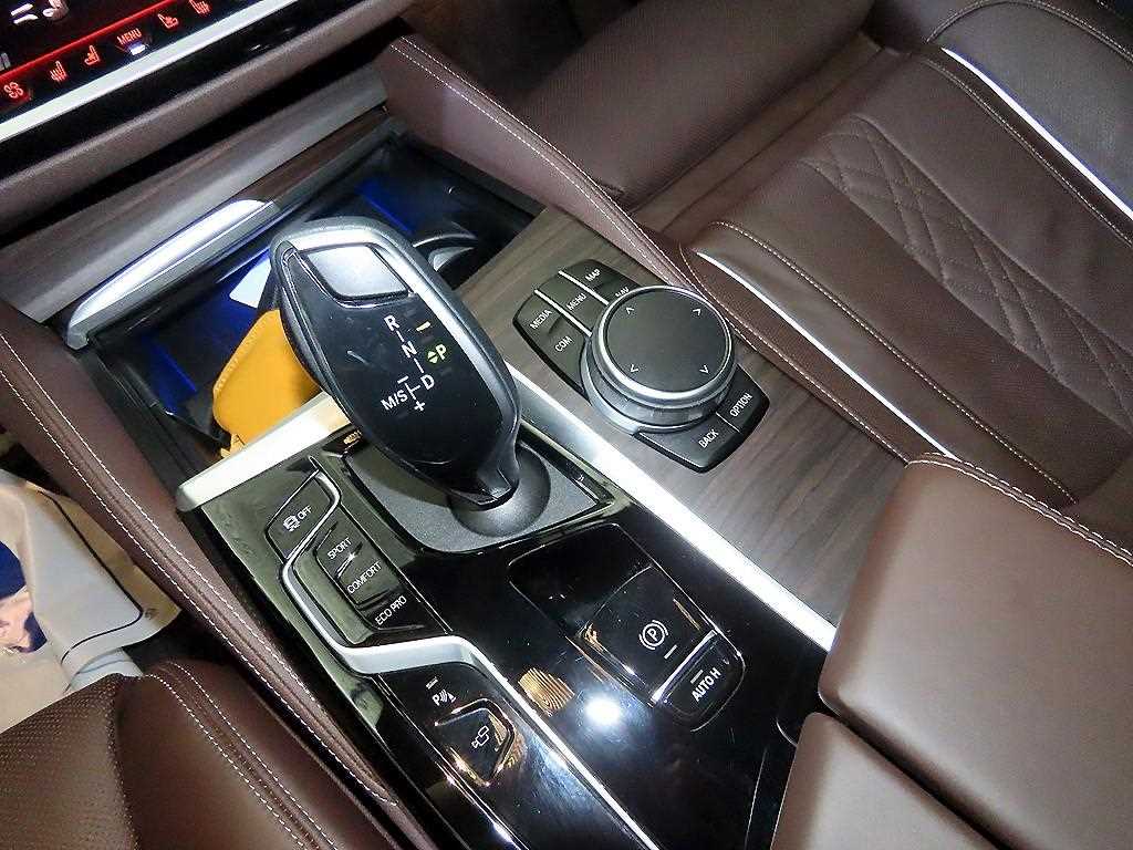 BMW 5-Series — photo 12