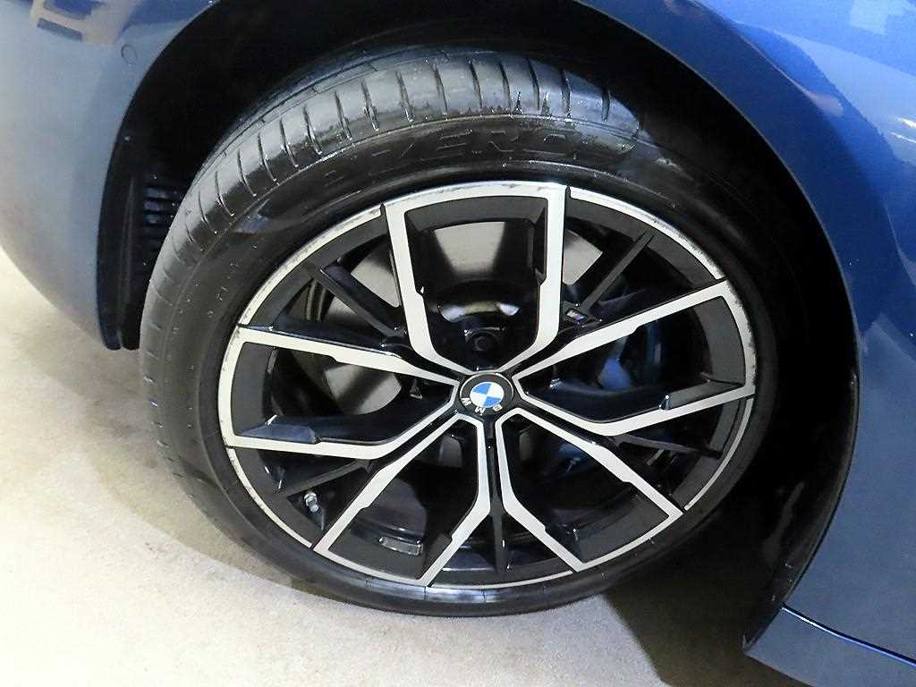 BMW 5-Series — photo 20