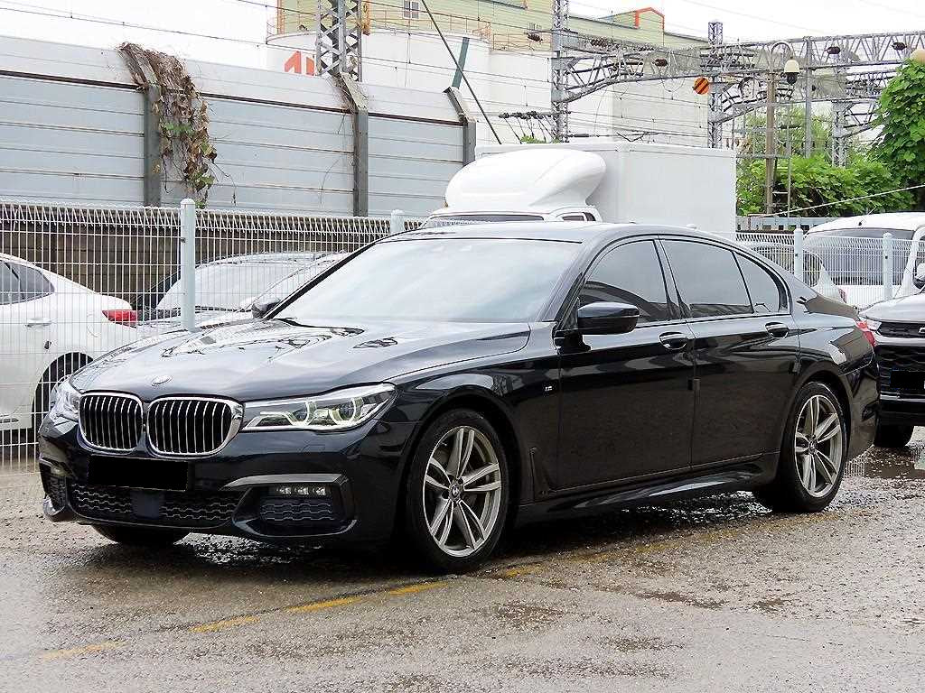 BMW 7-Series — photo 02