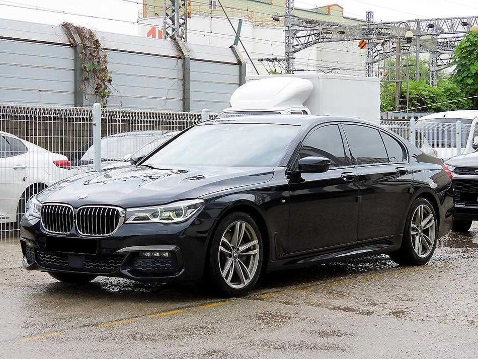 BMW 7-Series — photo 02