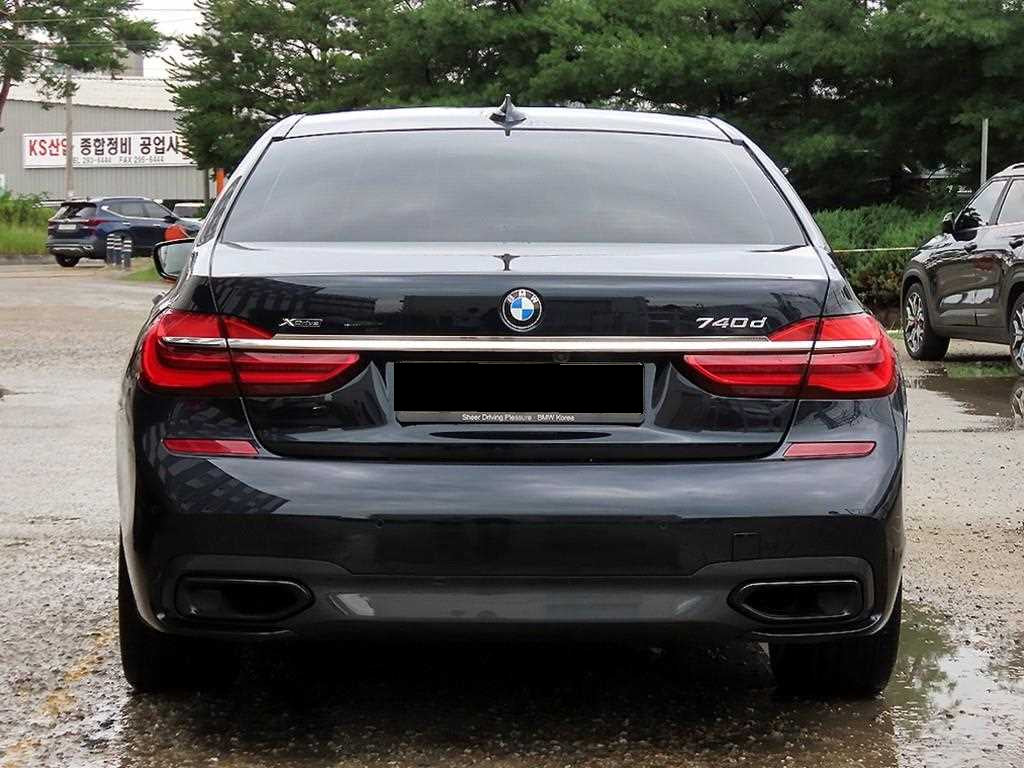 BMW 7-Series — photo 04