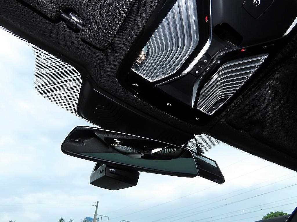 BMW 7-Series — photo 15