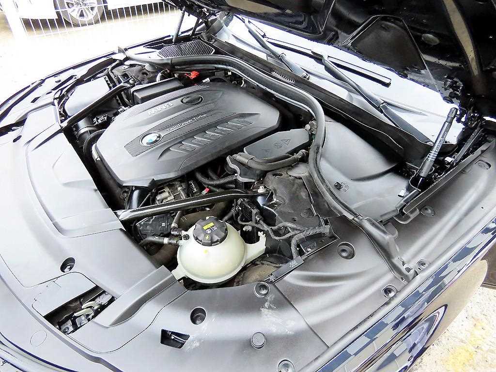 BMW 7-Series — photo 19