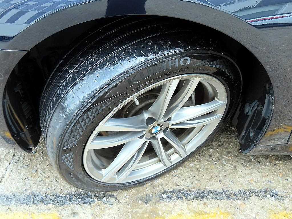 BMW 7-Series — photo 20