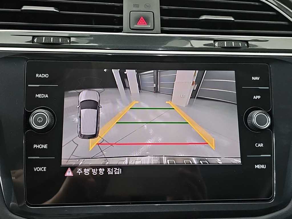 Volkswagen Tiguan — photo 14