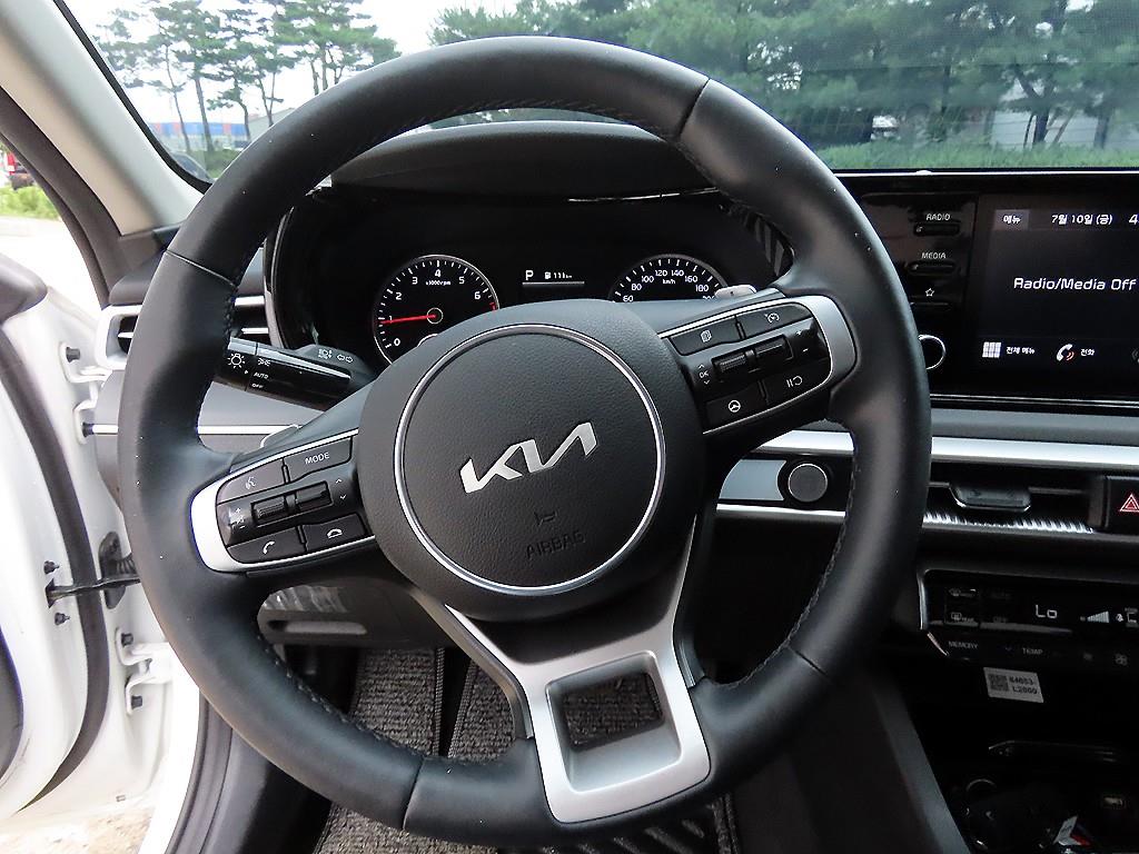 Kia K5 — photo 08