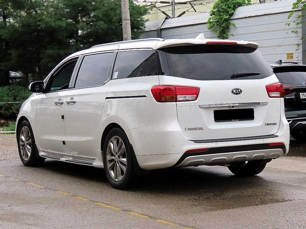 Kia Carnival — photo 03