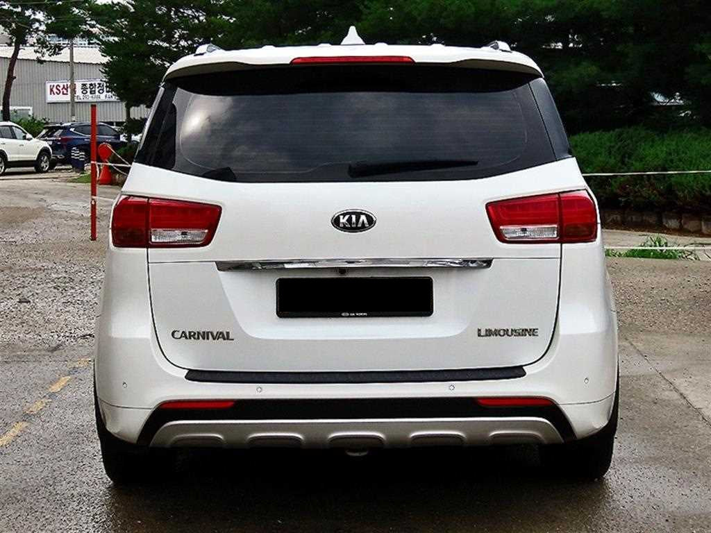 Kia Carnival — photo 04