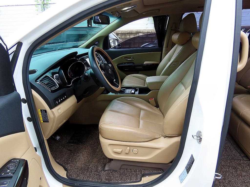Kia Carnival — photo 05