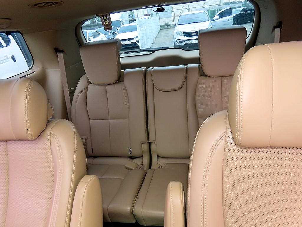 Kia Carnival — photo 07