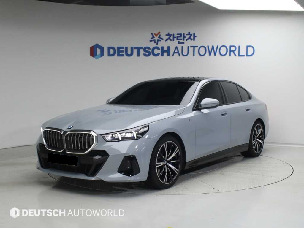 BMW 5-Series — photo 01
